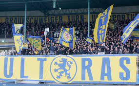 Eintracht braunschweig are caught offside. Schlafenden Riesen Erwecken Btsv Ultras Ziehen Vorlaufig Um Liga3 Online De