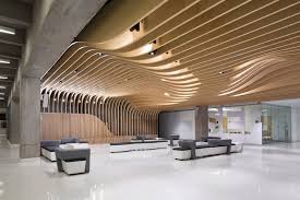 The Seat Along The Wall Becomes A Dramatic Sculptural Wood Ceiling Architecture Ceiling Lobby Design Corporate Interior Design