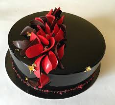 Black And White Mirror Glaze Cake Pin Ot Polzovatelya Sara Montoya Na Doske Mirror Glaze Cake Voshititelnye Torty Tort Na Den Rozhdeniya Rozhdestvenskie Torty