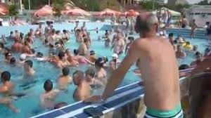 Strandul padis face parte din complexul hotelier padis (de unde ii vine si numele), complex situat in nordul statiunii la marginea padurii padis, complex despartit de doar 400 de metri de gara baile felix si 100 de metri de statia de transport in comun. Strand Padis Baile Felix Youtube