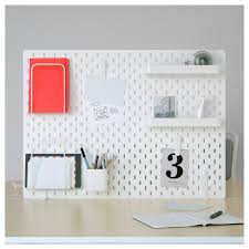 Ikea Skadis Steckbrettkombination Weiss Mit Dem Steckbrett Von Skadis Finden Sie Schnell Und Einfach Alle Rau Ikea Skadis Lochplatte Schreibtischutensilien