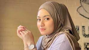 Kabar tak menyenangkan datang dari nathalie holscher kali ini dia dikabarkan memiliki hubungan asmara dengan manajer sule yang juga merangkap sebagai manajernya nbsphal ini diketahui dari ungg. Young Pregnant Nathalie Holscher Miscarriage Archyde