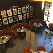 Earls is a casual dining restaurant chain that operates in western canada as well as arizona, washington and colorado in the united states, and recently in mississauga, ontario. Earls Kitchen Bar Picture Of Earls Kitchen Bar Boston Tripadvisor