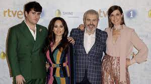 Un grupo de apasionados de la costura, el diseño y la moda se enfrentan a diferentes pruebas en las que tienen que demostrar su creatividad y talento transformando prendas o cosiendo sus propias creaciones. Maestros De La Costura 2 Estos Son Los Nuevos Concursantes As Com