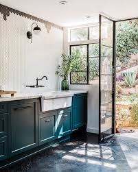 Le bleu canard est un bleu particulier qui convient à toutes les pièces et à tous les styles de déco, pour la peinture de chambre bleu canard est rassurante. Comment Utiliser La Couleur Bleu Canard Dans Sa Deco Shake My Blog