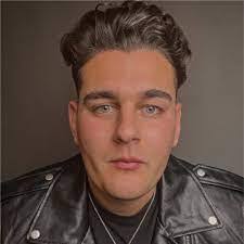 Toni Schuster's Instagram, Twitter & Facebook