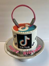 Tiktok Torte Selber Machen Anleitung Inspirationen In 2020 Torten Selber Machen Selber Machen Anleitungen Kuchen Dekorieren