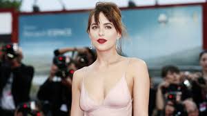 Hugh dancy arrives into vancouver to do fittings for fifty shades filming. Who S The Richest Cast Member Of The Fifty Shades Darker Movie Gobankingrates