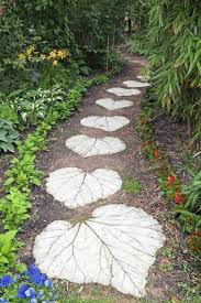 Fun Garden Pathway In The Shape Of Leaves Garden Paths Pathway Landscaping Garden Walkway