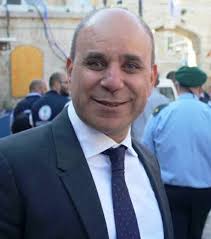 القدس بعيون رجالها: موسى جرجوعي ابن القدس الذي أبى ان يتركها ويعيش بعيدا  عنها، هو الذي أصرّ أن يُثبّت الجذور الصلبة التي زرعها من قبله جده ووالده  رحمهم الله، هو الثمرة التي