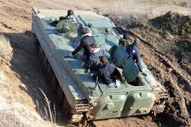 Die hat mir das so erklkärt das der panzer von innen nach außern löcher bilden und/oder der panzer halt weicher wird. Bmp Schutzenpanzer Selbst Fahren Offroad Landsberg