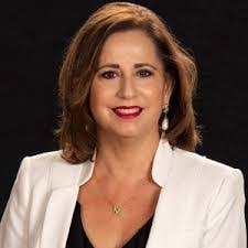 Lynn Moak's Instagram, Twitter & Facebook