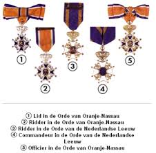 De versierselen werden hem opgespeld door burgemeester bouwmeester van de gemeente coevorden tijdens een herdenkingsdienst. Lintjesregen Genealogie Van De Familie Jongens En Jonges