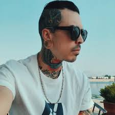 How to change direction while dragging someone with Newcastle in Apex  Legends?