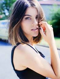 Coiffure asymétrique avec cheveux courts ondulés femme. Carre Mi Long Decouvrez Nos 20 Idees De Coiffures