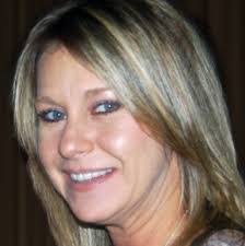 Lisa Farley's Instagram, Twitter & Facebook