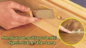 Terbuat dari oker, plitur akan membuat warna permukaan kayu yang dioleskan berubah sesuai dengan warna oker yang menjadi bahan utama plitur. 100 Dijamin Kuat Dan Tahan Lama Beginilah Cara Membuat Dempul Kayu Dengan Modal Rp 5000 Youtube
