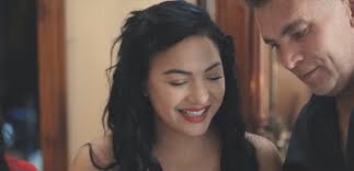 Tarryn Lamb stel nuwe musiekvideo bekend vir 'Langarm Krismis'