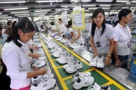 Singkat cerita saiful kemudian berjualan sepatu hingga akhirnya saiful memiliki 4 perusahaan sepatu di tanggerang banten. Potensi Kabupaten Lamongan Untuk Mengurangi Angka Pengaguran Kabupaten Lamongan Membangun Pabrik Puma Dan Newera