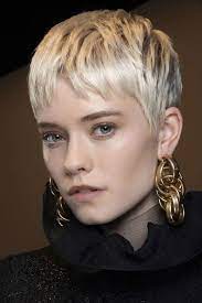 Capelli corti con frangetta · stili di capelli corti. Capelli Cortissimi