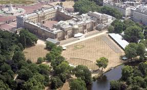 Airbnb gift cards can also be purchased at various retailers in stores throughout the united states. Palace Grounds Kadriorg Palace Grounds Picture Of Kadriorg Palace Getting Through The White Palace Will Be Necessary If You Want To See The True Ending Amanda Guzman