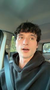 The story behind the video (sorry the volume from phone microphone is a  little low 🙏) I rent a room with a window onto a patio. In Spain, houses  have inner courtyards,