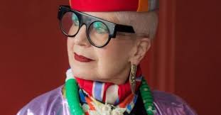 Debra Rapoport: «Έφερε» την ανακυκλώσιμη μόδα από τη Νέα Υόρκη στο Μουσείο  Λαλαούνη