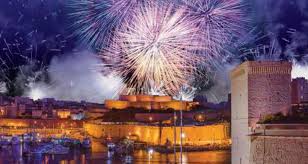 Ainsi, les spectacles pyrotechniques vont. Feu D Artifice Du 14 Juillet Sur Le Vieux Port A Marseille 14 07 2019 Marseille Frequence Sud Fr