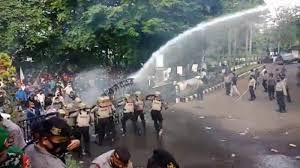 Saat Kena Gas Air Mata Jangan Coba Coba Obati Pakai Pasta Gigi Bahaya Begini Cara Mengatasinya Tribun Cirebon