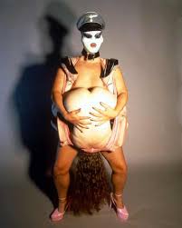 Leigh bowery ist einer der innovativsten und einflußreichsten künstler der jüngeren vergangenheit. Sex Sin And Sausages The Debauched Brilliance Of Leigh Bowery Leigh Bowery The Guardian