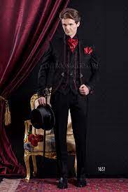 Maybe you would like to learn more about one of these? Costume Mariage Gothique Col Mao Noir Damasse Avec Broderies Rouge