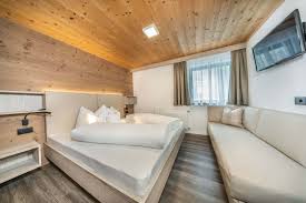 Le vostre vacanze in alta badia i nostri appartamenti si trovano nel paese di corvara in badia, a 1600 metri sopra il livello del mare, punto nevralgico del turismo dell' alta badia. Appartamenti Corvara Alta Badia Dolomiti