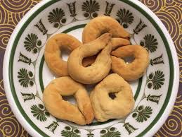 Questa è la ricetta dei taralli fatti in casa di mia nonna che li faceva a bari vecchia, ma considerate che i taralli si fanno anche in campania, basilicata e calabria con ricette che possono essere differenti. Taralli Pugliesi Al Forno Senza Bollitura Ricetta Da 0 A 14