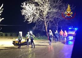 Maltempo Montecatini Val di Cecina, riprese le ricerche di nonna e nipote  dispersi dopo la piena del fiume