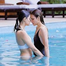 Regram Juliantinafans Girls In Love Cute Lesbian Couples Girl Senior Pictures