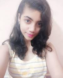 Aqsa Khan : పండు ఫోటోను షేర్ చేసిన అక్సాఖాన్.. కొంపదీసి ఇద్దరి మధ్య ఉంది  అదేనా..