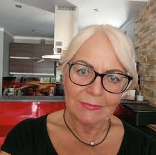 Nie każdy poranek zaczyna się łatwo, ale każdy może zacząć się z kubkiem,  który Cię rozumie!🌞 To małe przypomnienie, że warto zacząć dzień z  uśmiechem (i oczywiście kawą w dłoni ☕). Który