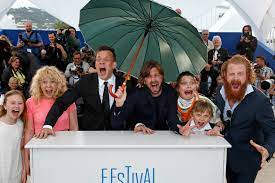 It follows the marital tension resulting from an apparent avalanche in the french alps, during which the husband prioritizes his own escape over the safety of his wife and two children Ruben Ostlund On Directing And Messing With Gender Roles In Force Majeure Now On Itunes Indiewire