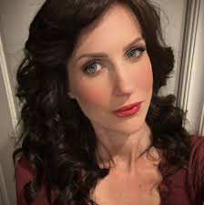 Blonde specialist needed! 👱‍♀️ I have naturally fine, dark hair and go  pretty light. My hair seems to be growing faster so I need something that  looks a little more natural at