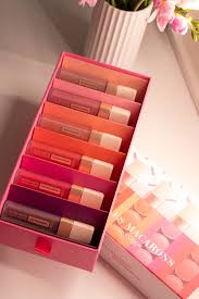 Macaron matte und andere matten gehören zu unserem leben einfach dazu. Loreal Les Macarons Ultra Matte Liquid Lipstick Innenaussen