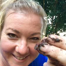 Vermicompost part two: Building my bed