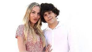 Dopo claudia e ste conosciamo una nuova coppia che ha deciso di mettere in gioco i propri sentimenti. J6i5cekqbhg5em