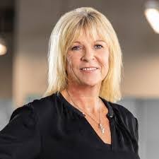 Sharon Mondello's Instagram, Twitter & Facebook