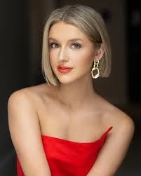 Miriam Lowe's Instagram, Twitter & Facebook