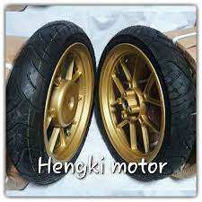 Lihat seperti apa penampilan dalam beragam warna tersebut di oto. Velg Racing Vario 125 Vario 150 Palang Mars Lebar 300 250 14 Gold Plus Ban Lazada Indonesia