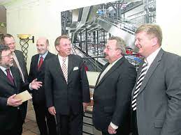 The taxi stand is directly infront to the station. Bahnhofswelten Im Haus Hammersbach Lkr Garmisch Partenkirchen