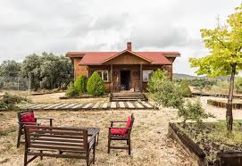 Casas rurales y hoteles con encanto para vivir una experiencia rural romántica en pareja, con niños, con mascotas, gastronomía, enología y senderismo. 10 Casas Rurales Espectaculares Para Celebrar Nochevieja