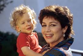 Schauspielerin hannelore elsner hat ihren früheren lebensgefährten, den regisseur dieter wedel, wegen dessen autobiografie „vom schönen schein und wirklichen leben verklagt. Hannelore Elsner Die Schonsten Bilder Der Schauspielerin Gala De