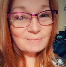 Lisa Ladley's Instagram, Twitter & Facebook