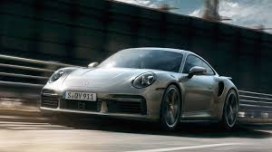 Sekojiet jaunā porsche 911 turbo ceļojumam uz virsotni un uzņemieties filmas režisora lomu šajā scenārijā, kas atveido sporta notikuma tiešraides translācijas atmosfēru. Porsche 911 Turbo S 2020 Debutiert Mit 650 Ps